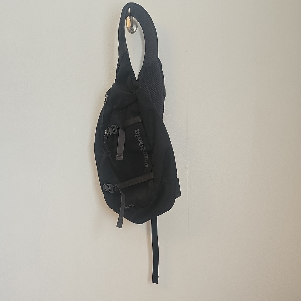 Patagonia Atom 8L Sling Backpack